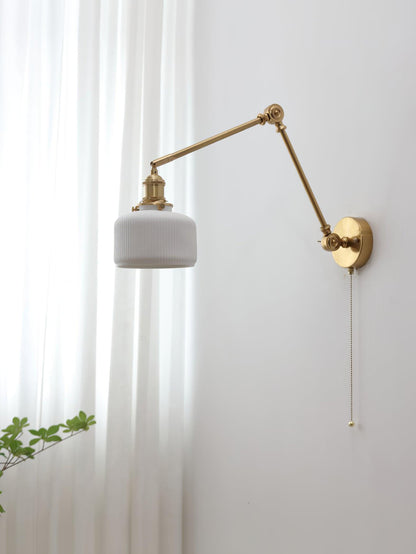 Applique de lecture à bras articulé avec abat-jour en céramique | Lampe murale de chevet orientable avec interrupteur à tirette | Éclairage de travail moderne en laiton pour chambre à coucher