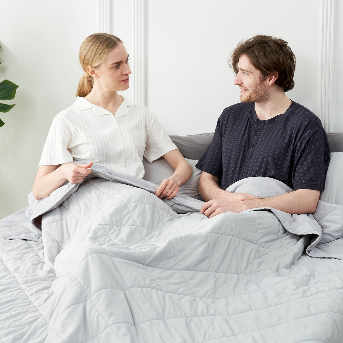 Chill Comfort | Couverture rafraîchissante pour lit avec tissu japonais avancé | Conception double face pour les dormeurs ayant chaud