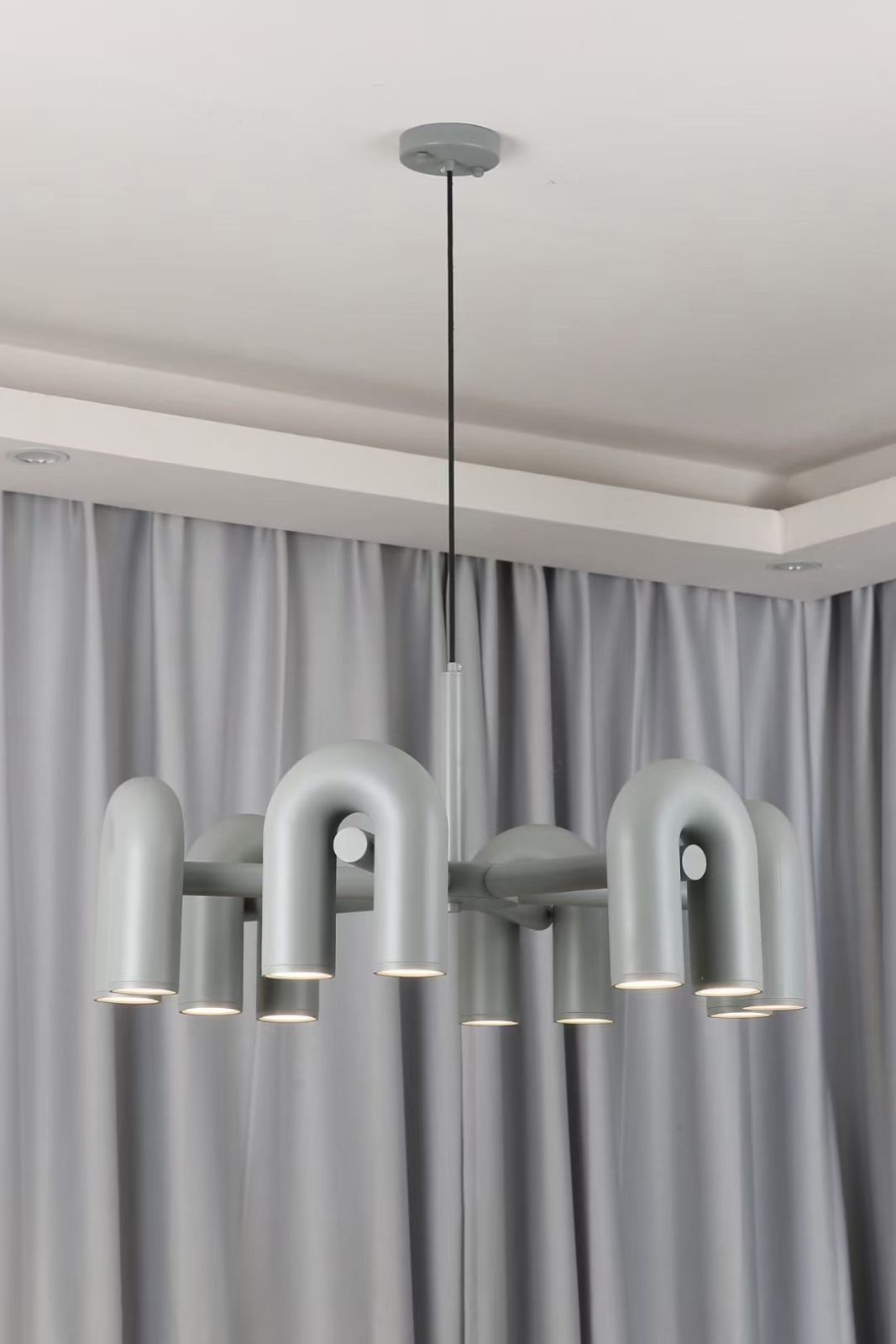 Contemporary Adjustable Multi-Head Ceiling Light Fixture with Rotating Arms for Dining Room Bedroom Living Space 40-Inch Modular Suspended L
