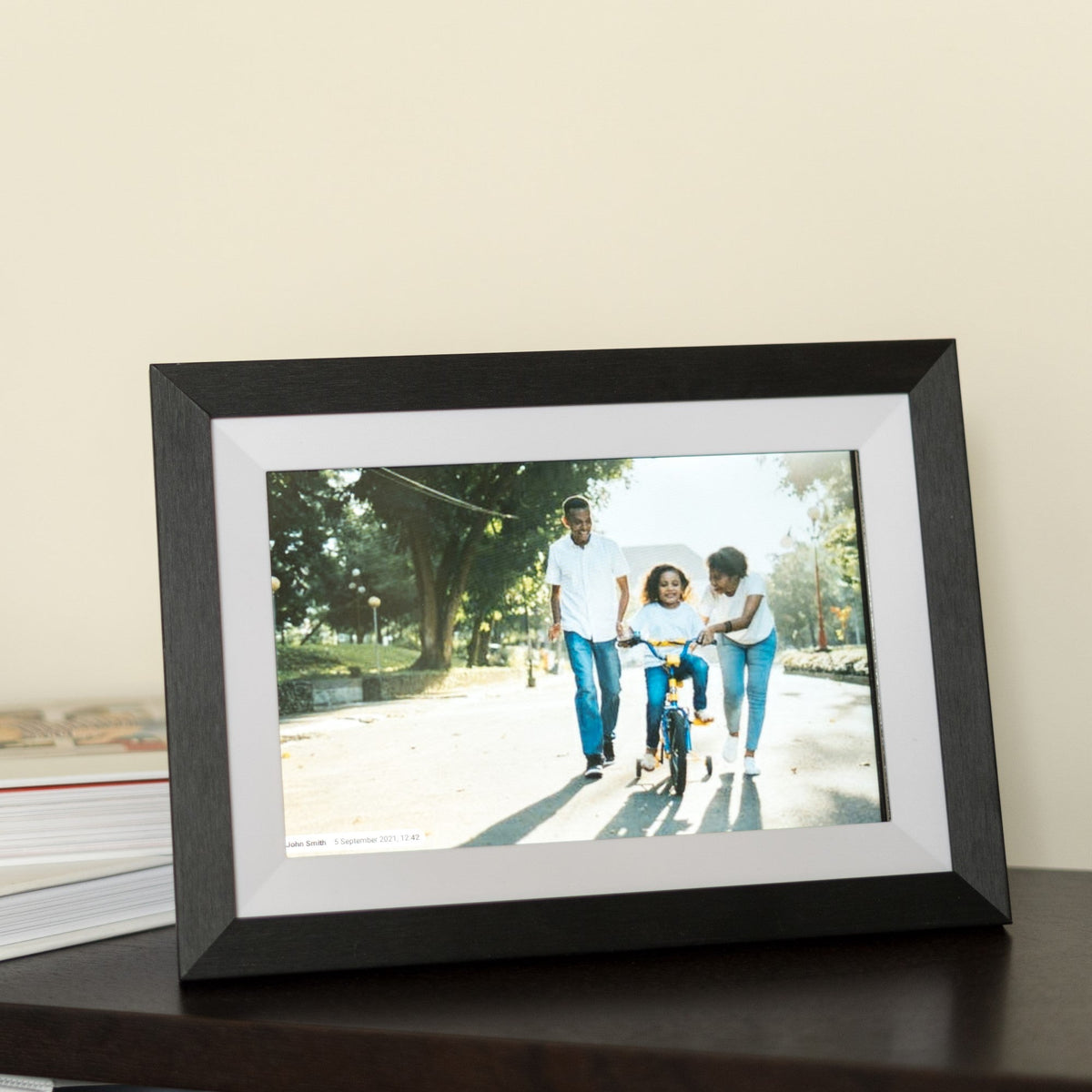 Connected Memories | Digital Photo Frame with 32GB Storage & Easy Setup | Perfect for Sharing Memories Instantly