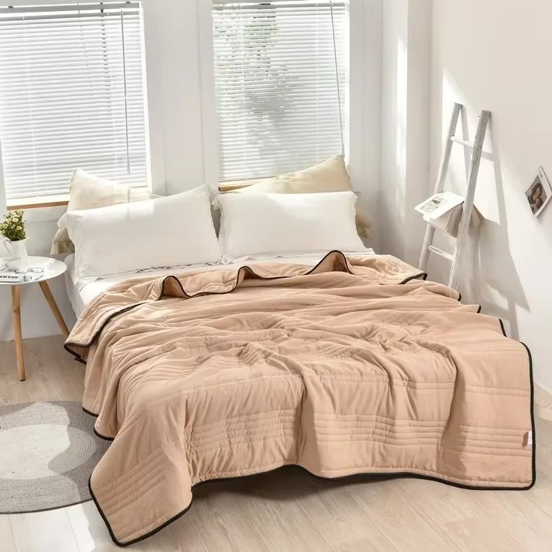 Cozy Comfort | Lightweight All-Season Quilt for Double Bed with Breathable Design | Versatile Bedding Solution