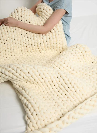 Cozy Home | Chunky Knit Throw Blanket with Exceptional Softness | Stylish Accent for Warm Evenings