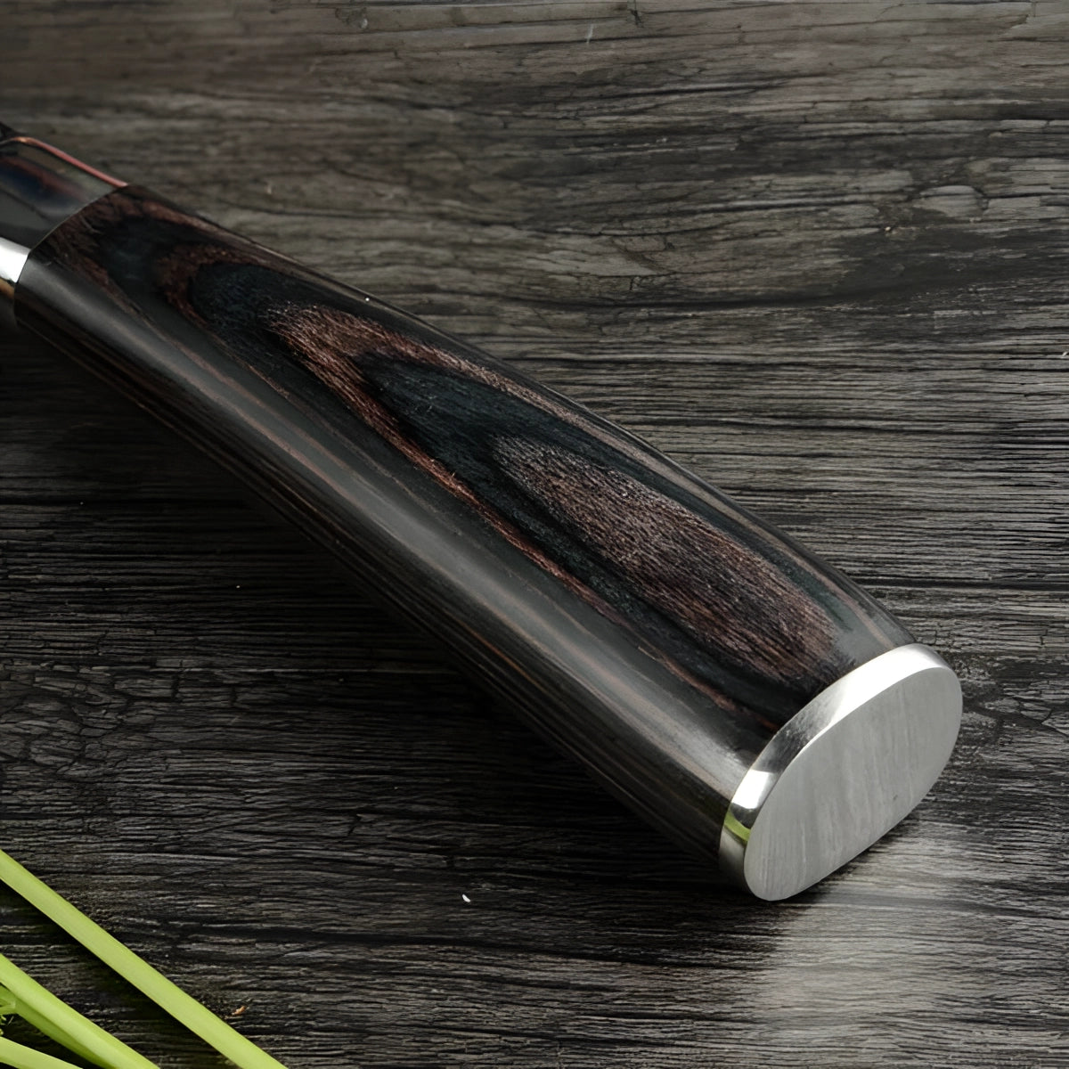 Ensemble de couteaux de chef en acier de Damas avec manches ergonomiques en bois | Lames de précision pour un contrôle culinaire sans effort