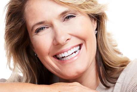 Removable Smile Veneers – Temporary Cosmetic Teeth Covers for Gaps, Stains & Chips – Custom-Mold Upper Arch for Confident Speaking & Eating