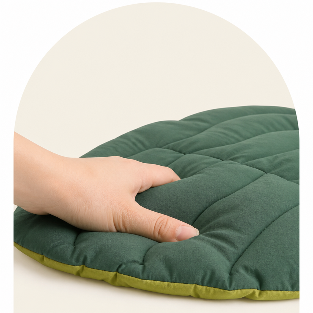 Ortekor Leaf-Shape Machine-Washable & Non-Slip Pet Mat