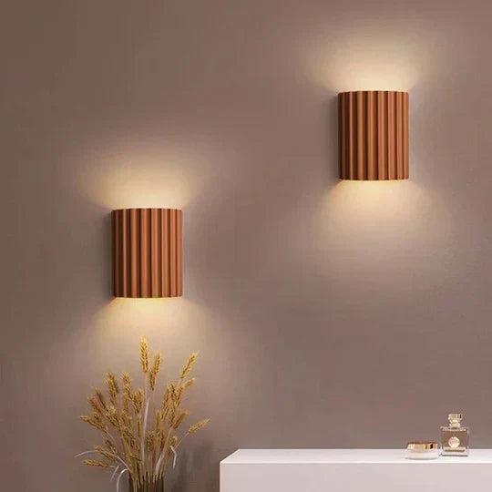 Sculptural Resin Wall Sconce with Vertical Ribbed Design for Living Room Bedroom Hallway Modern LED Accent Light Fixture Black White Green B