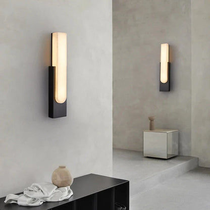 Elegant Marble Wall Lamp with LED Light and Gold Accents – Chic Vertical Design