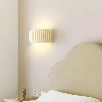 RESINLIVA – Elegant Resin Wall Sconce for Modern Interiors