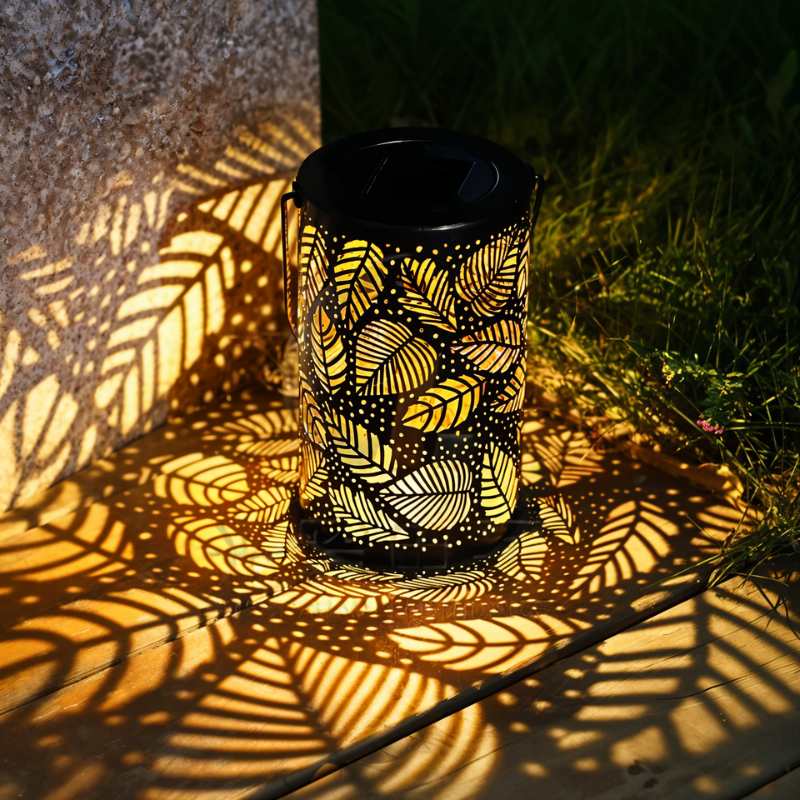Lampes solaires de jardin élégantes | Conception en fer durable avec capteur crépusculaire automatique | Éclairage extérieur étanche pour une ambiance exceptionnelle