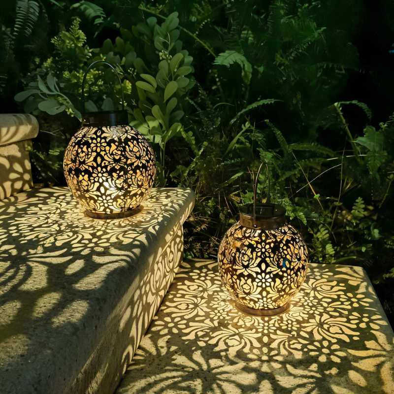 Lampes solaires de jardin élégantes | Conception en fer durable avec capteur crépusculaire automatique | Éclairage extérieur étanche pour une ambiance exceptionnelle