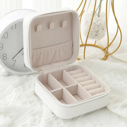VELVAFLOW – Portable Jewelry Storage Case for Everyday Travel