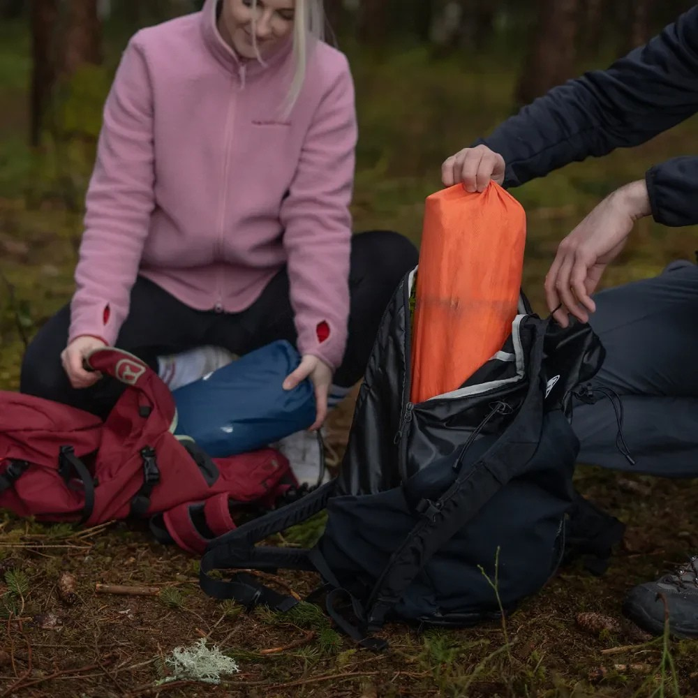 Tapis de couchage de camping léger avec pompe intégrée