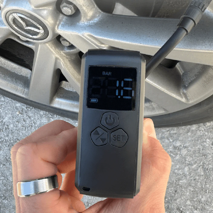 Compresseur d'air portable compact avec écran LCD et chargement USB