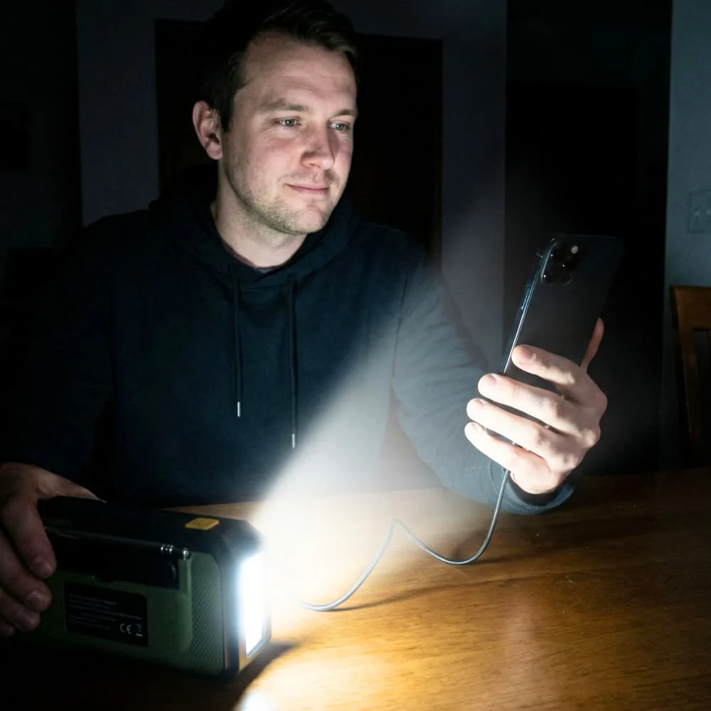 Radio d'urgence portable à énergie solaire avec lampe de poche
