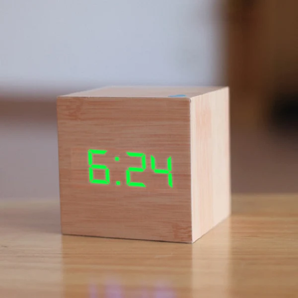 Radio-réveil numérique compact à LED carrées