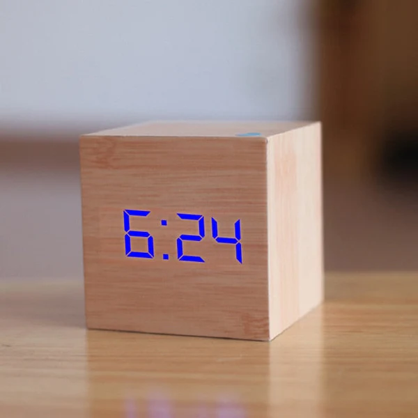 Radio-réveil numérique compact à LED carrées