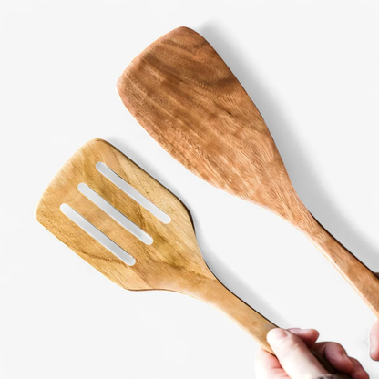 Ensemble d'ustensiles de cuisine en bois naturel