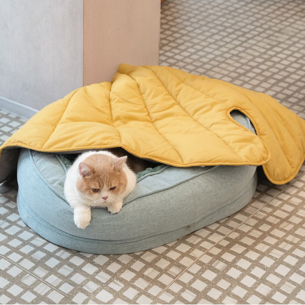 Botanical Leaf-Shaped Pet Throw Blanket - Soft Cotton-Polyester Cover for Dogs & Cats - Machine Washable Couch Protector & Floor Mat for