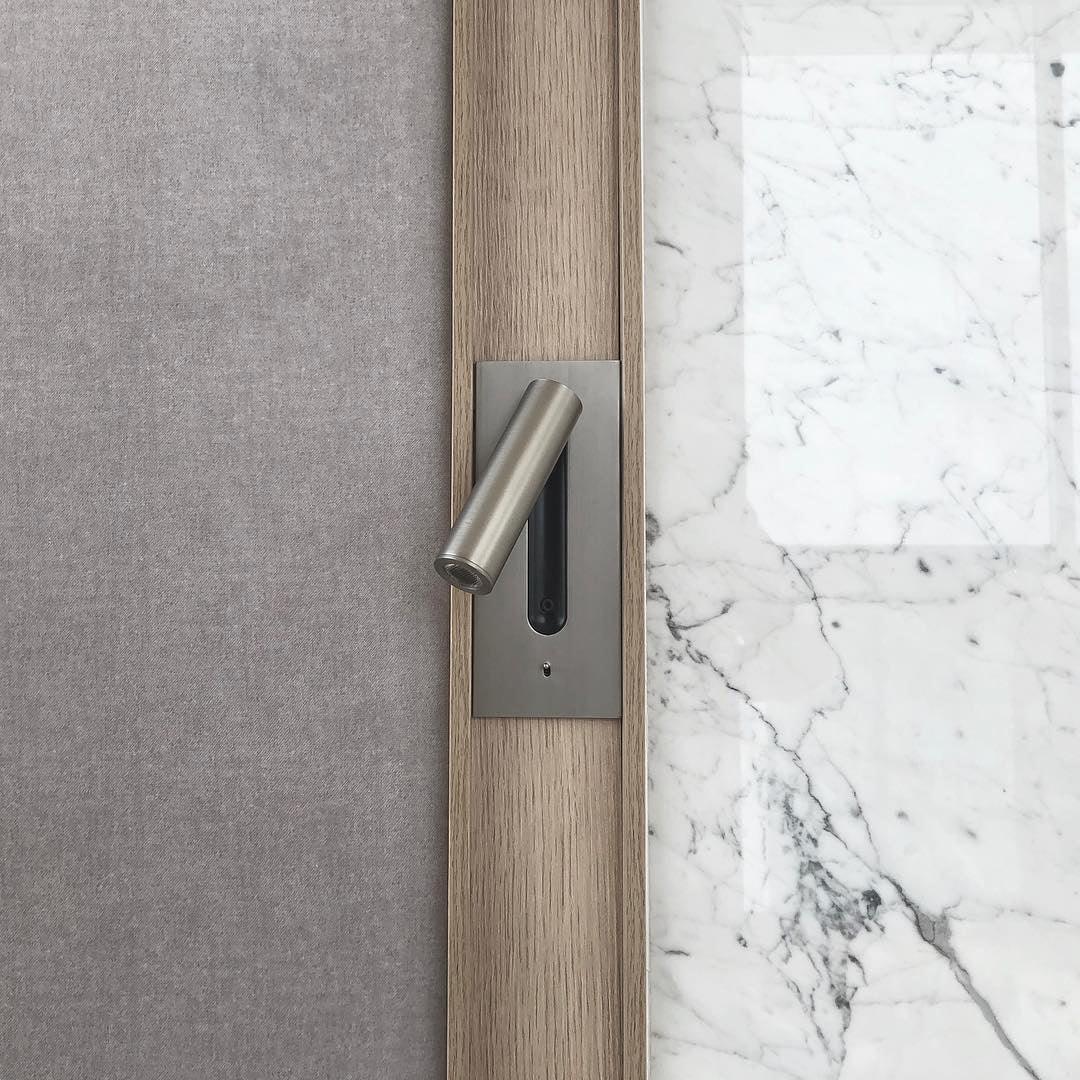 Applique murale industrielle avec LED intégrée et interrupteur à bascule – Luminaire en aluminium pour salon, couloir, chambre et bureau