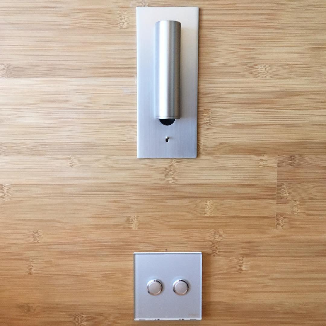 Applique murale industrielle avec LED intégrée et interrupteur à bascule – Luminaire en aluminium pour salon, couloir, chambre et bureau