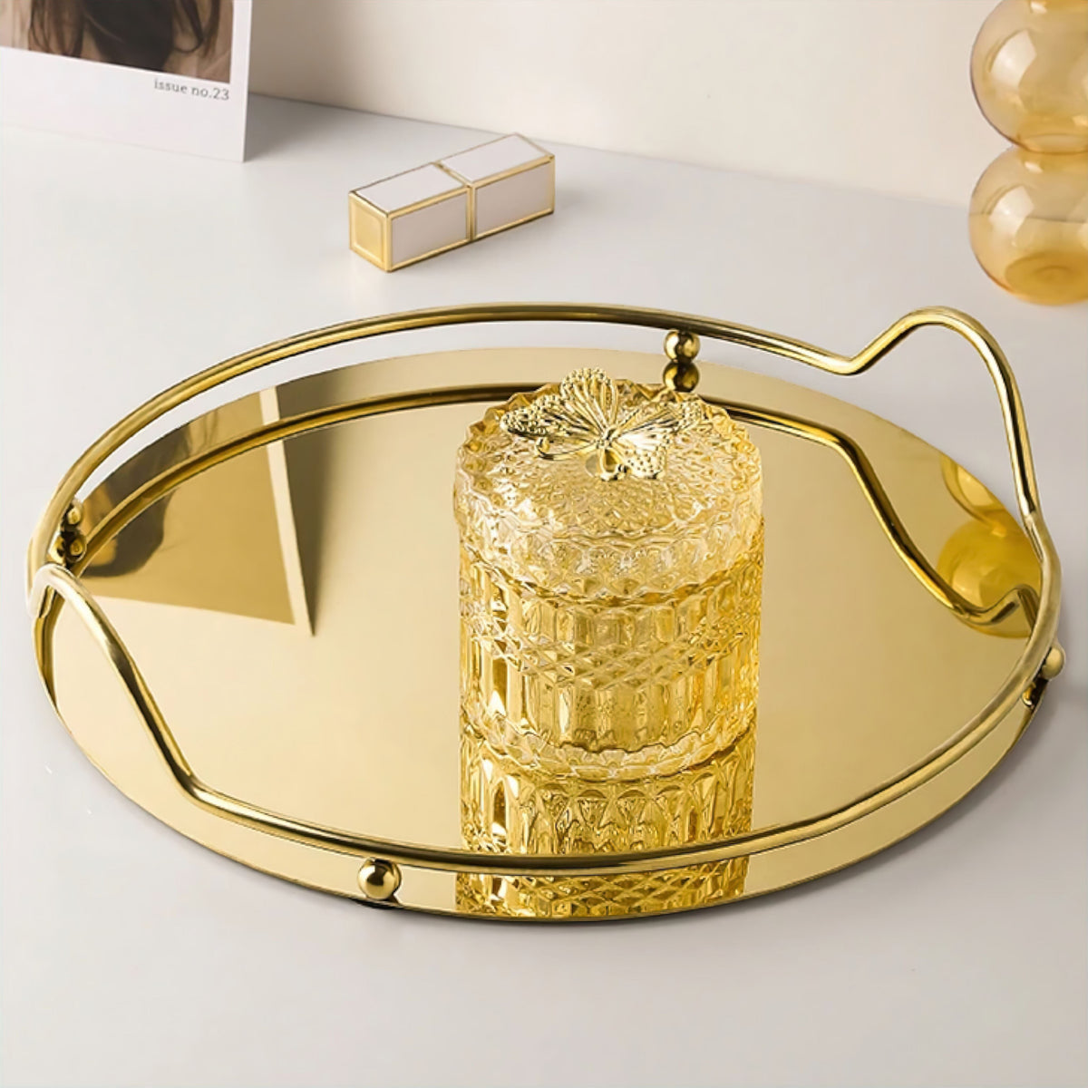 Plateau miroir doré avec cadre en métal et poignées décoratives pour l'organisation de la salle de bain et de la coiffeuse