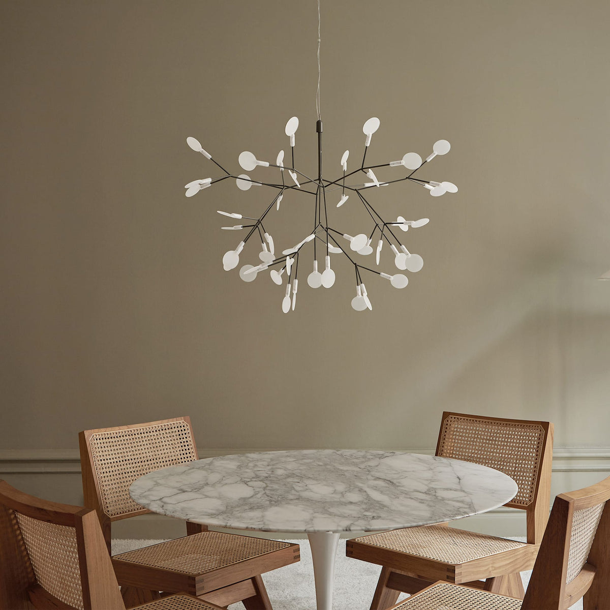 Plafonnier LED branche organique en métal blanc et acrylique pour salle à manger à hauts plafonds, lustre moderne décoratif, dimmable, ajustable, S