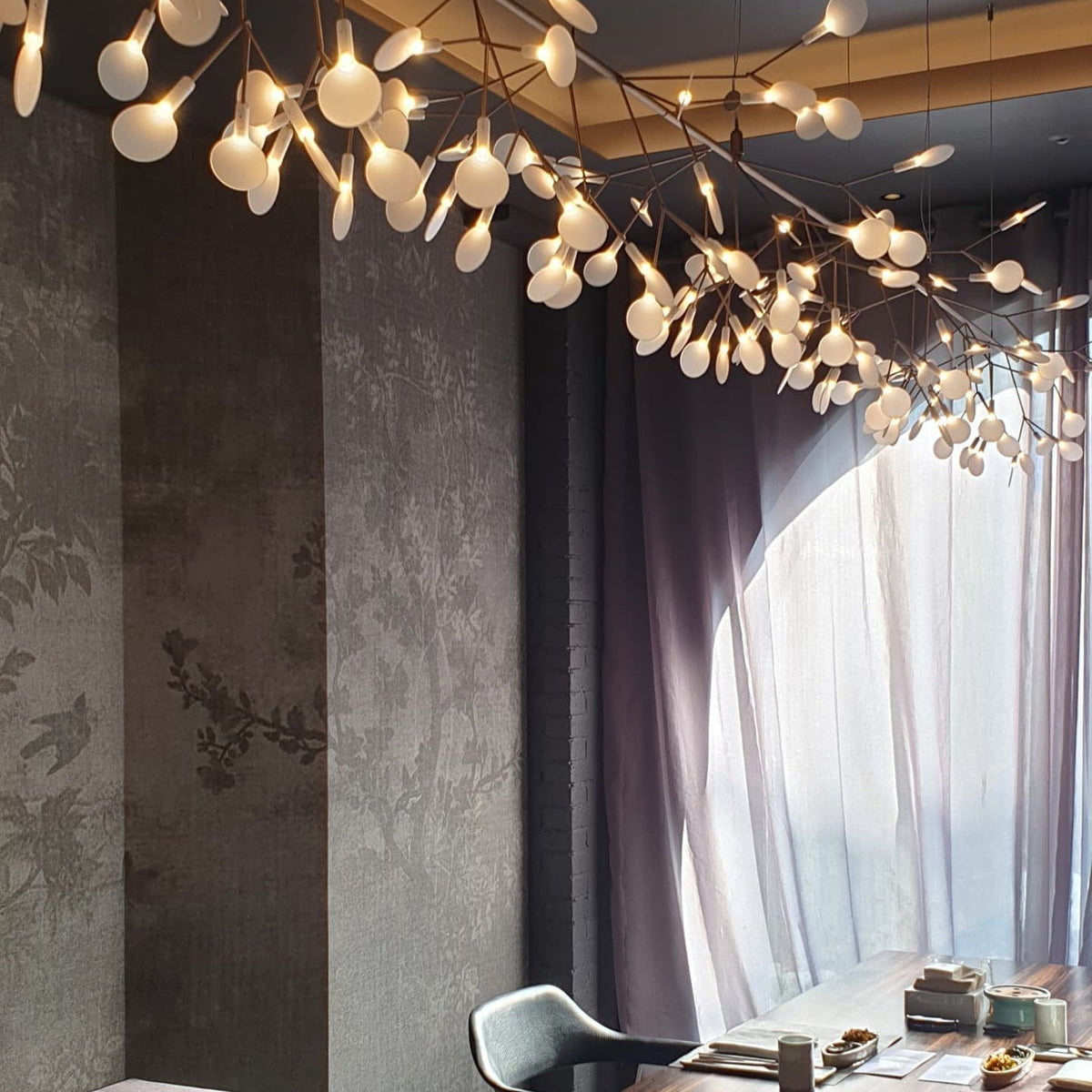 Plafonnier LED branche organique en métal blanc et acrylique pour salle à manger à hauts plafonds, lustre moderne décoratif, dimmable, ajustable, S