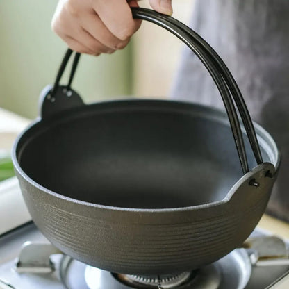 Poêle wok en fonte Ortekor avec fond plat et couvercle en bois | Cuisson polyvalente pour des repas sains