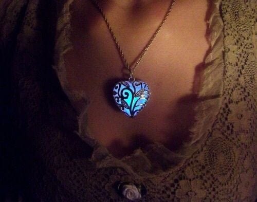 Luminous Heart Pendant Necklace – Glow-in-the-Dark Jewelry for Women – Adjustable 16-18 in Chain – Hypoallergenic Stainless Steel – Gift
