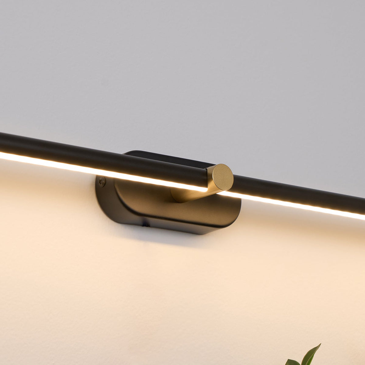 Metal Picture Light with Integrated LED 27-Inch to 50-Inch Artwork Accent Fixture Warm Glow for Gallery Walls & Hallways Modern Slim Profile