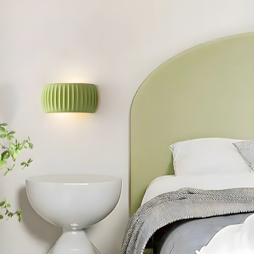 Applique murale pour chambres et couloirs – Luminaire décoratif en résine de 9,4 pouces, coloris crème doux – Douille filaire pour intérieurs modernes – Espace