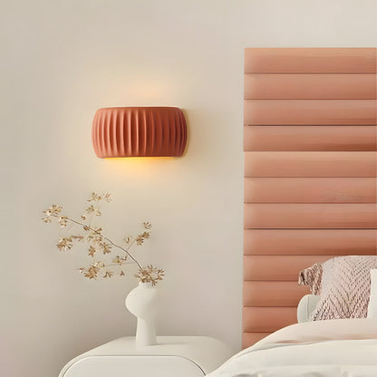 Applique murale pour chambres et couloirs – Luminaire décoratif en résine de 9,4 pouces, coloris crème doux – Douille filaire pour intérieurs modernes – Espace