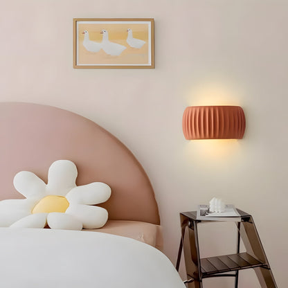 Applique murale pour chambres et couloirs – Luminaire décoratif en résine de 9,4 pouces, coloris crème doux – Douille filaire pour intérieurs modernes – Espace