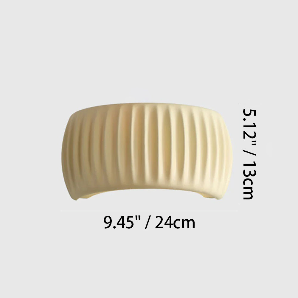 Applique murale pour chambres et couloirs – Luminaire décoratif en résine de 9,4 pouces, coloris crème doux – Douille filaire pour intérieurs modernes – Espace