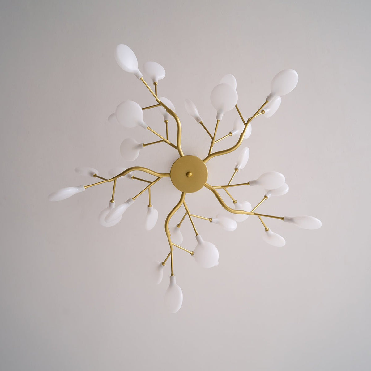 Lustre LED à branches, doré et acrylique, luminaire moderne à bras multiples pour salle à manger, salon, chambre, éclairage réglable