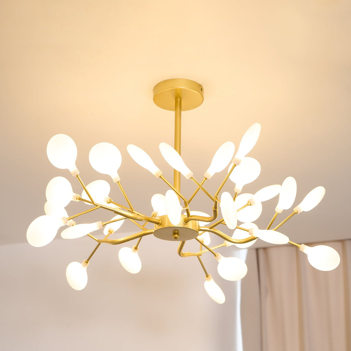Lustre LED à branches, doré et acrylique, luminaire moderne à bras multiples pour salle à manger, salon, chambre, éclairage réglable