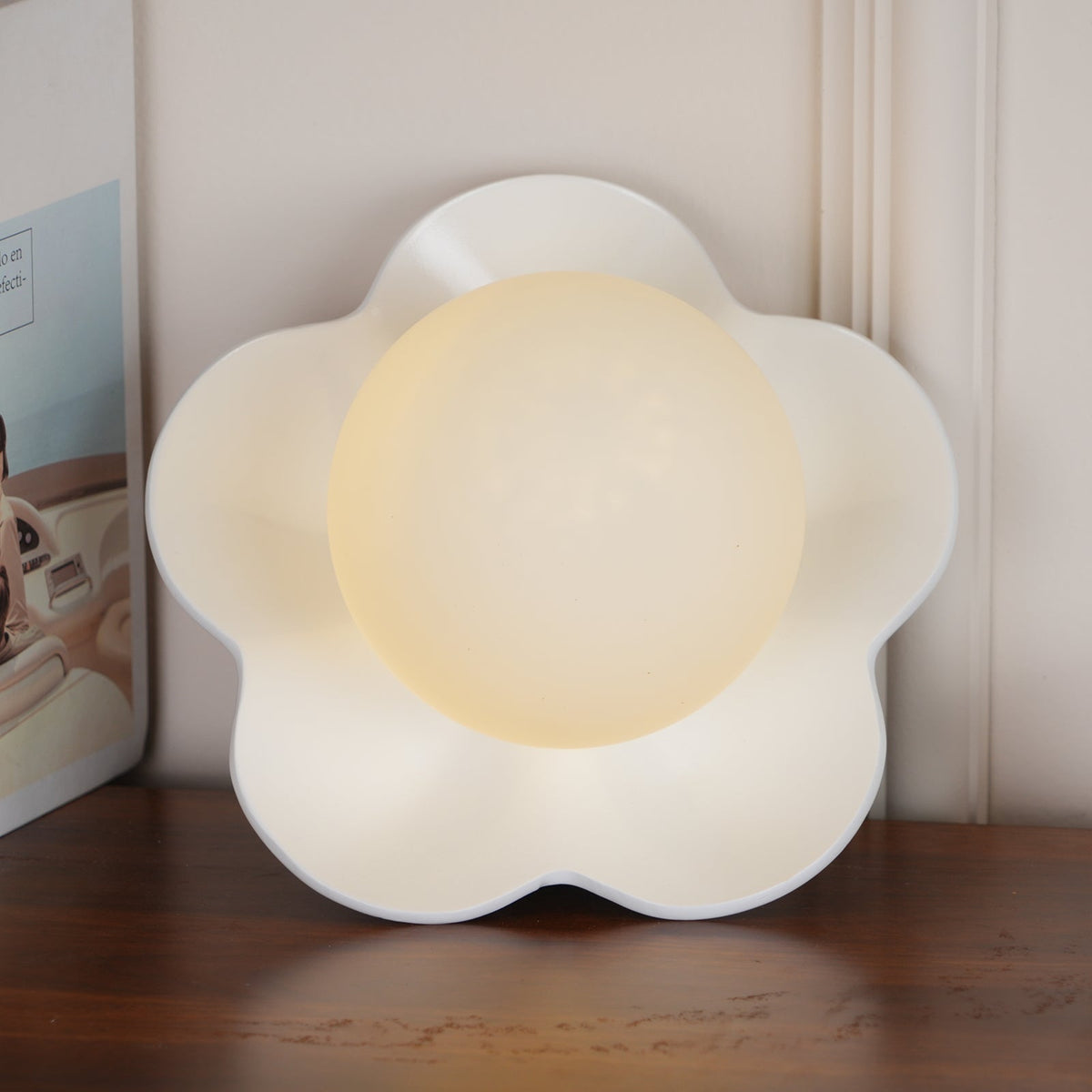 Flower-Shaped Resin Wall Sconce with Frosted Glass Shade – LED G9 Socket, Playful Modern Decor for Bedroom, Nursery & Living Room