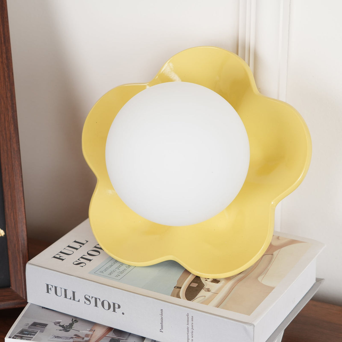 Flower-Shaped Resin Wall Sconce with Frosted Glass Shade – LED G9 Socket, Playful Modern Decor for Bedroom, Nursery & Living Room