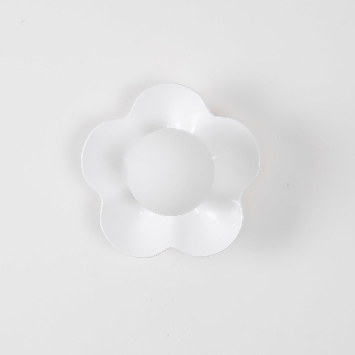 Flower-Shaped Resin Wall Sconce with Frosted Glass Shade – LED G9 Socket, Playful Modern Decor for Bedroom, Nursery & Living Room