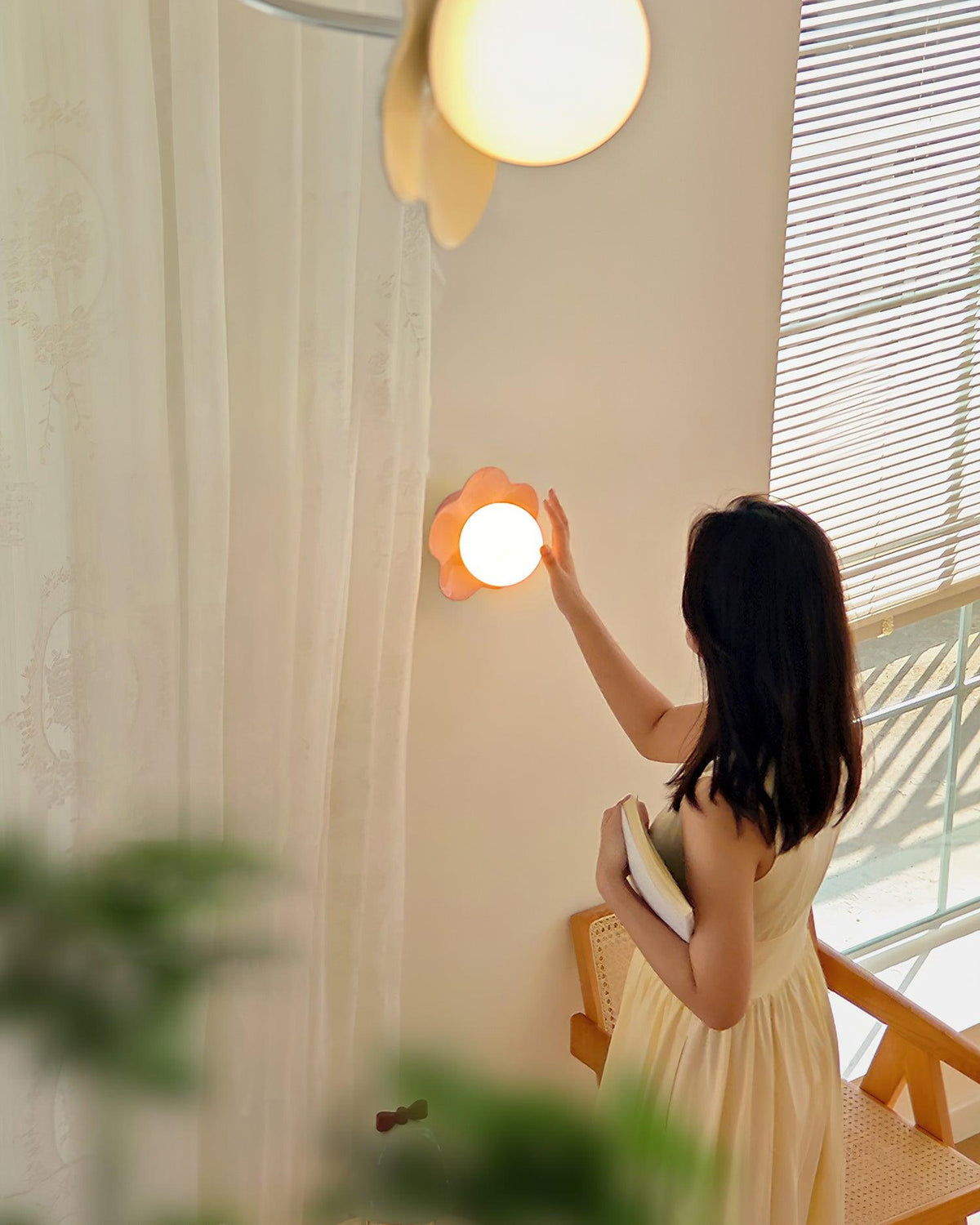 Flower-Shaped Resin Wall Sconce with Frosted Glass Shade – LED G9 Socket, Playful Modern Decor for Bedroom, Nursery & Living Room
