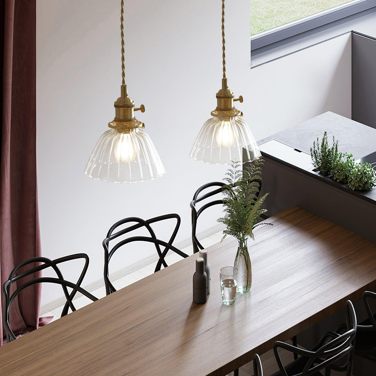 Suspension goutte en verre avec finition laiton – Luminaire suspendu pour comptoirs et tables – Suspension réglable – Douille E26 – Luminaire dôme transparent