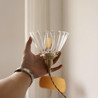 Suspension goutte en verre avec finition laiton – Luminaire suspendu pour comptoirs et tables – Suspension réglable – Douille E26 – Luminaire dôme transparent