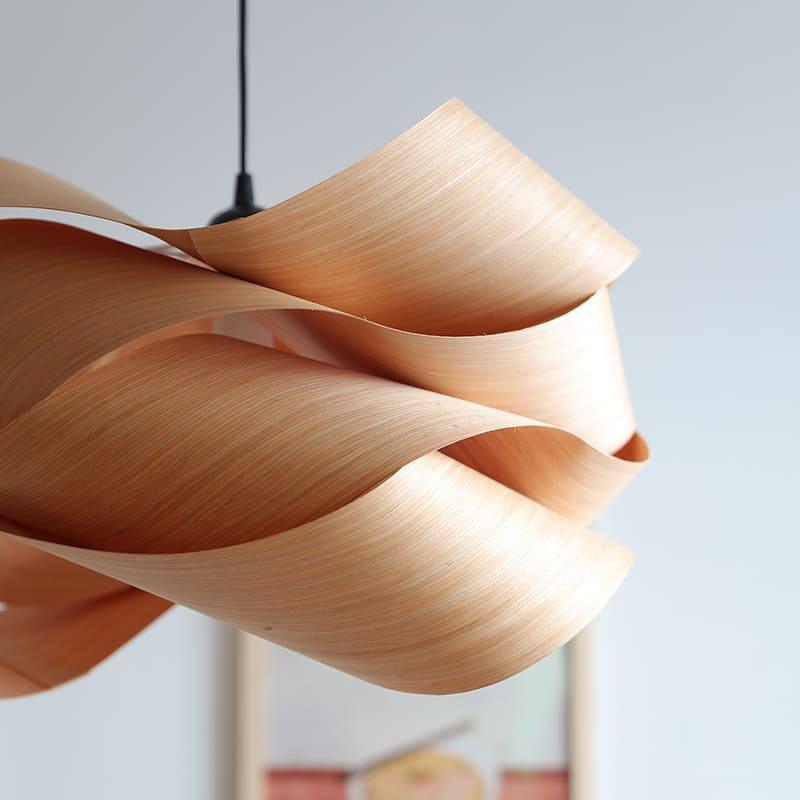 Suspension lumineuse avec abat-jour effet bois pour îlot de cuisine, salle à manger ou chambre, cordon réglable, luminaire moderne style ferme, lumière chaleureuse, culot E26