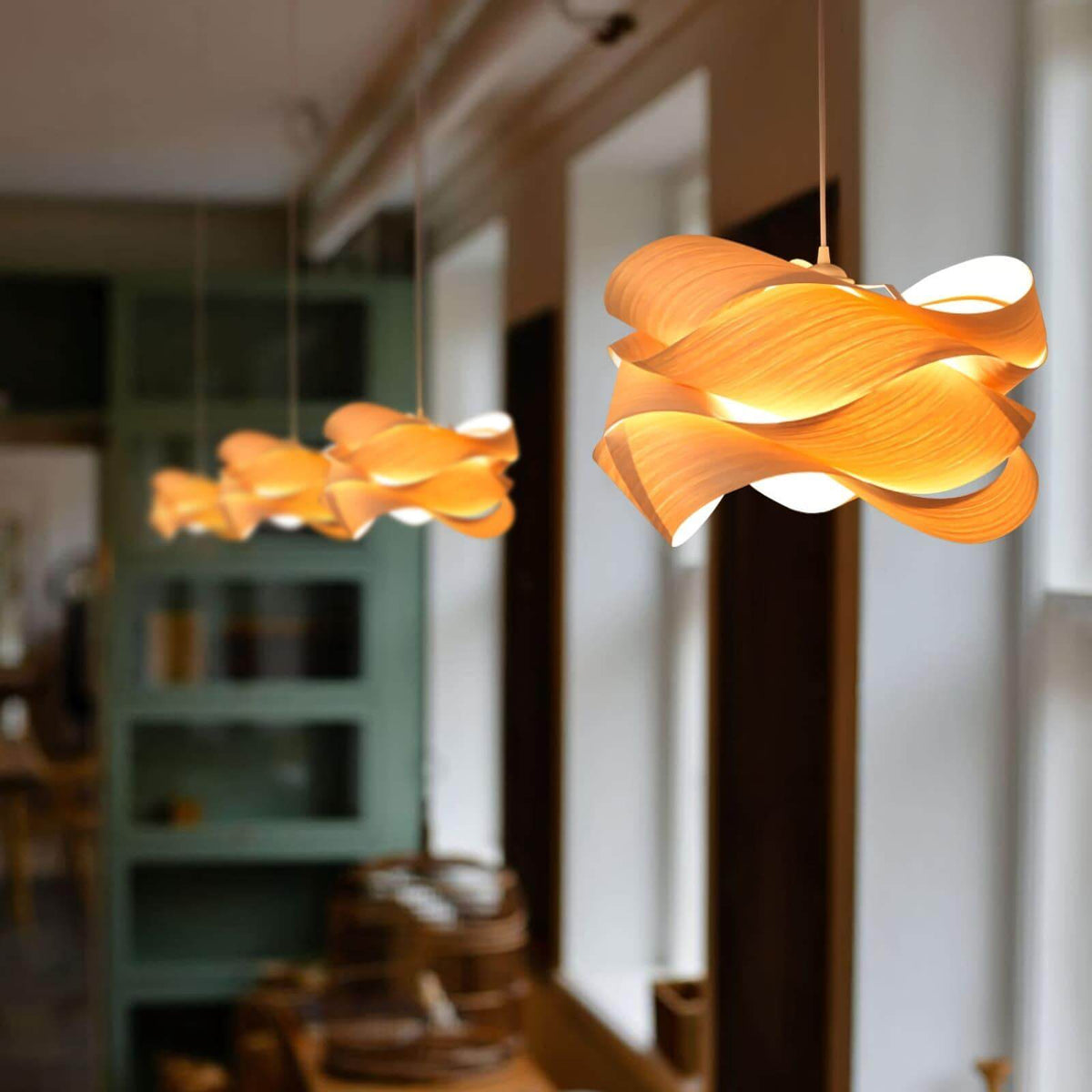 Suspension lumineuse avec abat-jour effet bois pour îlot de cuisine, salle à manger ou chambre, cordon réglable, luminaire moderne style ferme, lumière chaleureuse, culot E26