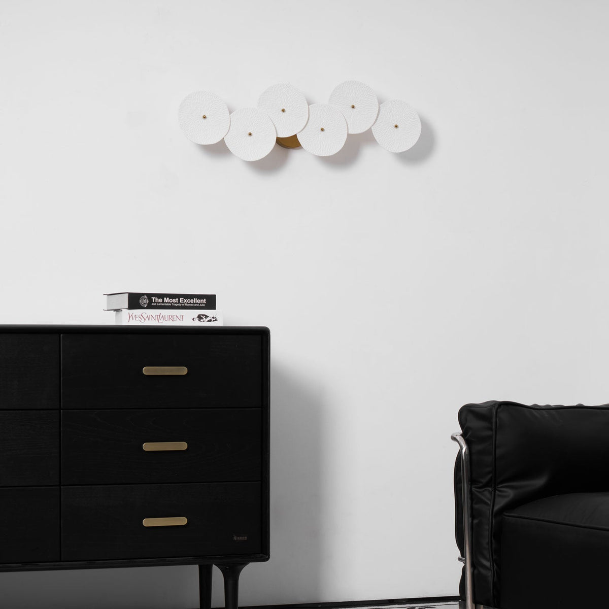 Ceramic Petal Wall Sconce – Floral LED Light with Gold Metal Accents for Hallway, Bedroom & Living Room Decor
