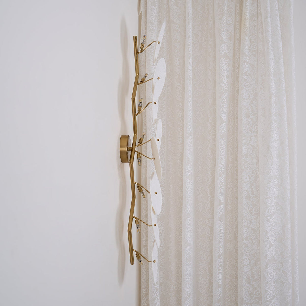 Ceramic Petal Wall Sconce – Floral LED Light with Gold Metal Accents for Hallway, Bedroom & Living Room Decor