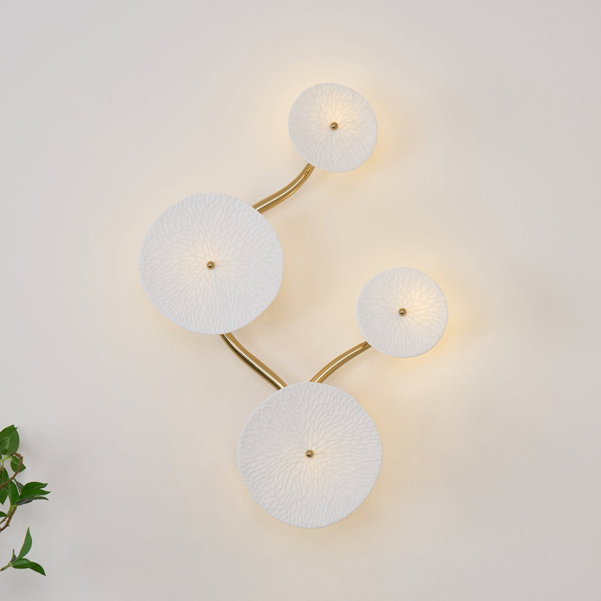 Ceramic Petal Wall Sconce Sculptural Multi-Light Fixture Hardwire Installation for Bedroom Living Room Hallway Modern Artistic Decor