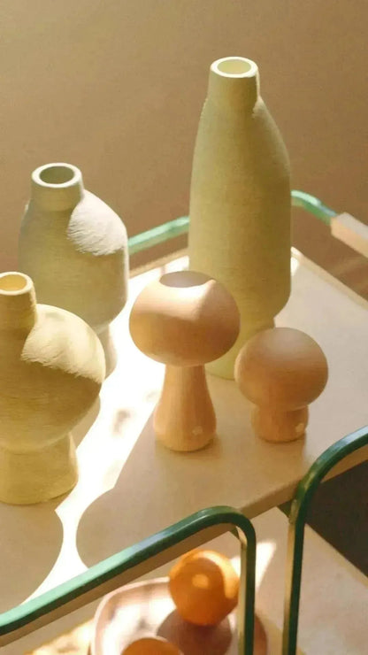 Vase en céramique sculpturale pour tables, étagères et rebords de fenêtre – Poterie artisanale verte pour fleurs fraîches ou séchées