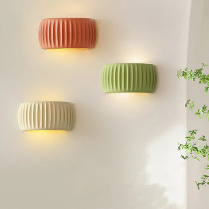 Applique murale pour chambres et couloirs – Luminaire décoratif en résine de 9,4 pouces, coloris crème doux – Douille filaire pour intérieurs modernes – Espace
