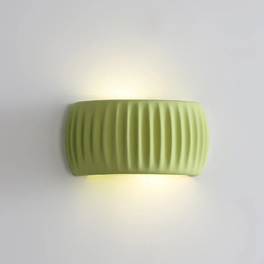 Applique murale pour chambres et couloirs – Luminaire décoratif en résine de 9,4 pouces, coloris crème doux – Douille filaire pour intérieurs modernes – Espace